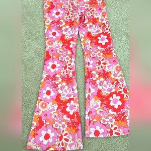 Cute Flower Power flair yoga pants Size M more like a S